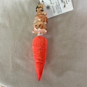 Radko Easter ornament Bunny Munch 01-0616- 0 bunny on carrot